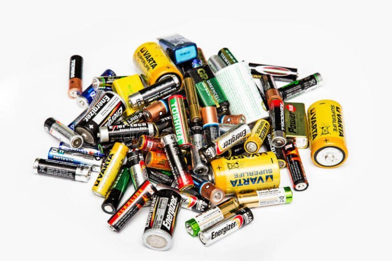 pile-used-batteries